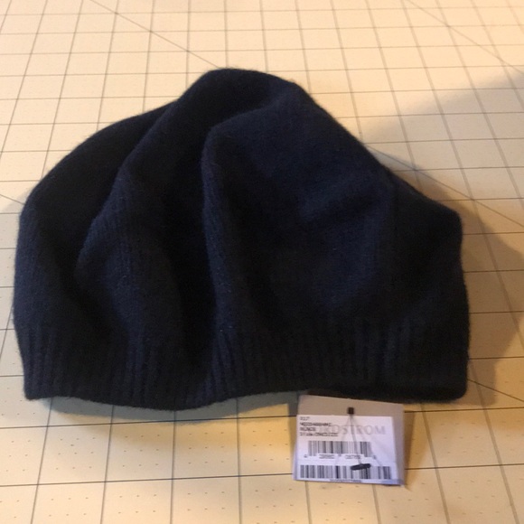 Nordstrom Accessories - NWT NORDSTROM 💯% cashmere black beret style hat